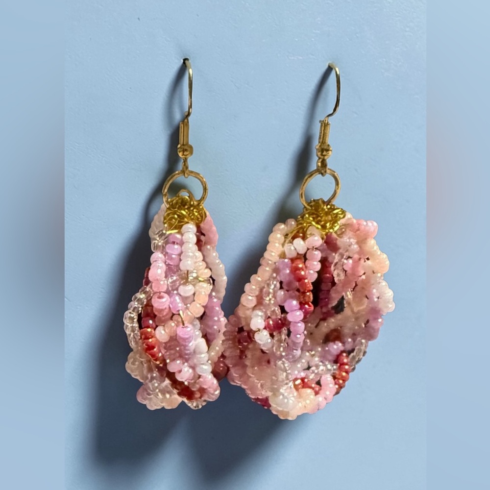 🧚🏻‍♀️ Handmade Pink Beaded Hoop Earrings Valentine’s Day - Picture 3 of 6